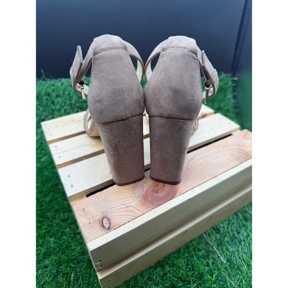 Nine West- Heels-Beige-Size 7W - Picture 8 of 10